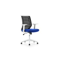 Silla rocada de oficina brazos regulables estructura blanca respaldo malla y asiento tela ignifuga azul