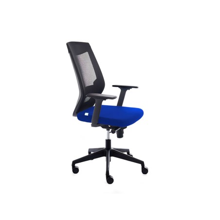 Silla rocada de oficina con brazos tapizada en tela ignifuga azul y respaldo en polimero negro
